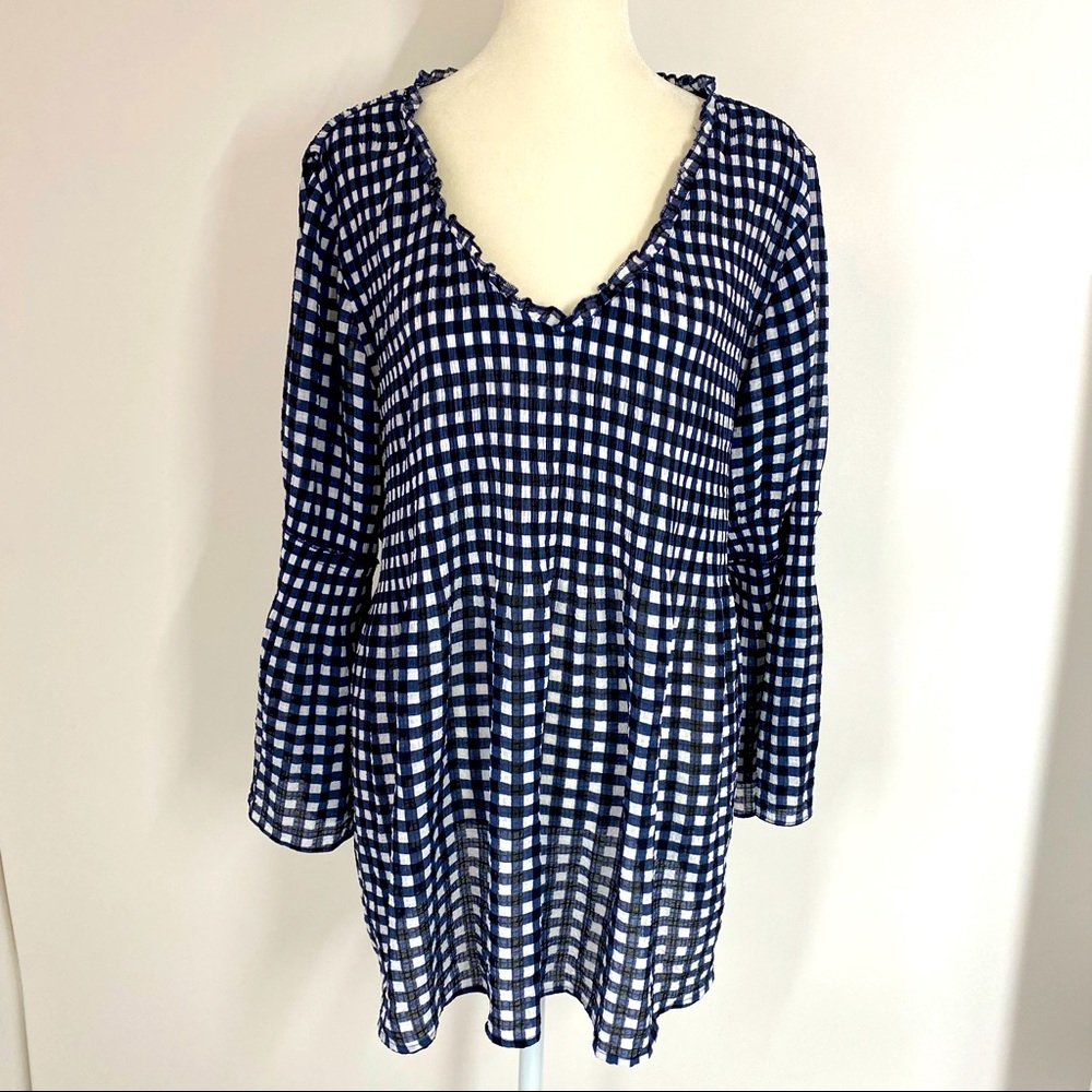 Spence Top XL Long Sleeve Black White VNeck  Preloved